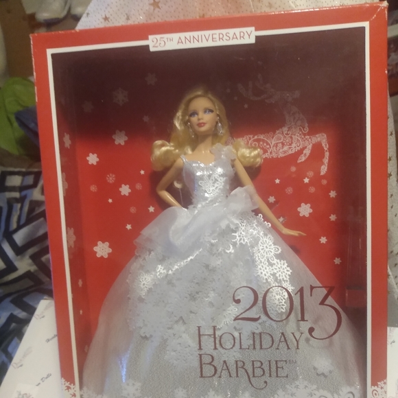 25th Anniversary 2013 Holiday Barbie - Picture 9 of 12